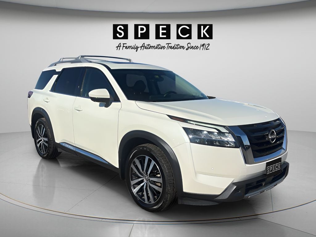 2024 Nissan Pathfinder Platinum 4WD in Pearl White Tricoat — front three-quarter view
